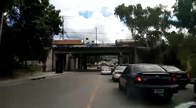 Caos vehicular en salida del sur en Tegucigalpa