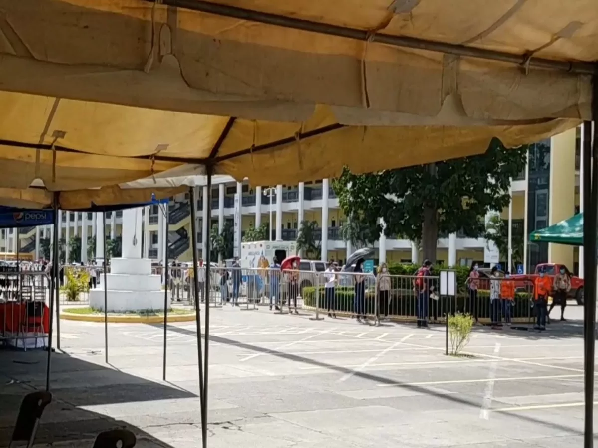 Miles acuden a la primera feria de empleos en San Pedro Sula