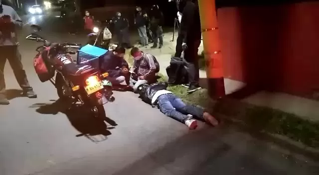 Motociclista es embestido en la cuesta de Las Lomas una cuadra adelante del Banco del Café