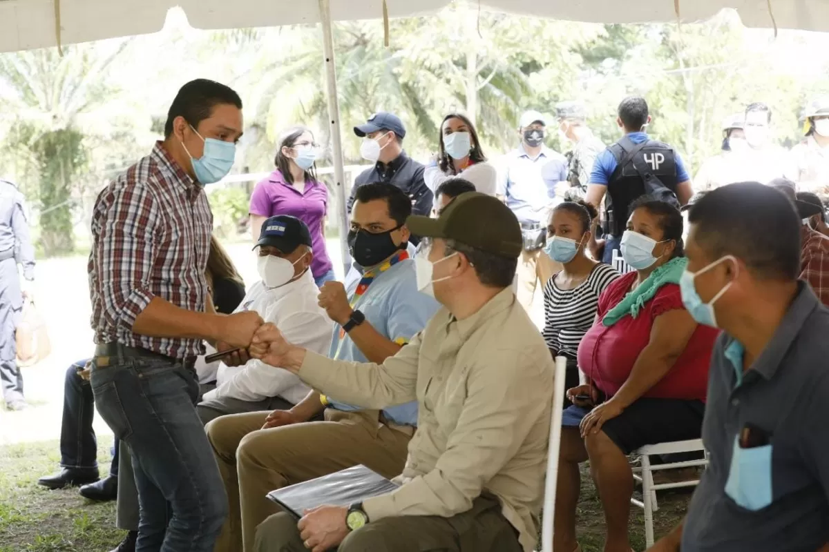 Presidente Hernández entrega 11,541 bonos únicos Vida Mejor en 7 departamentos de Honduras