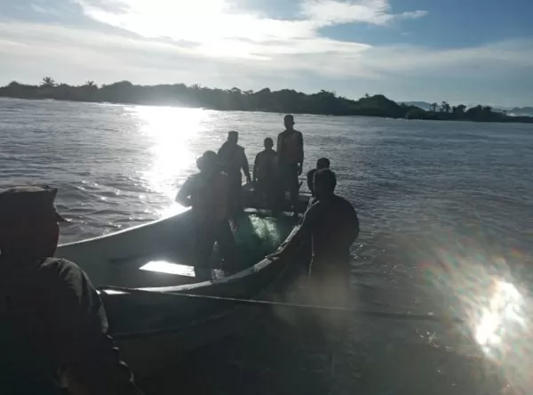 Rescate de 3 ciudadanos en condición de náufragos en Colón