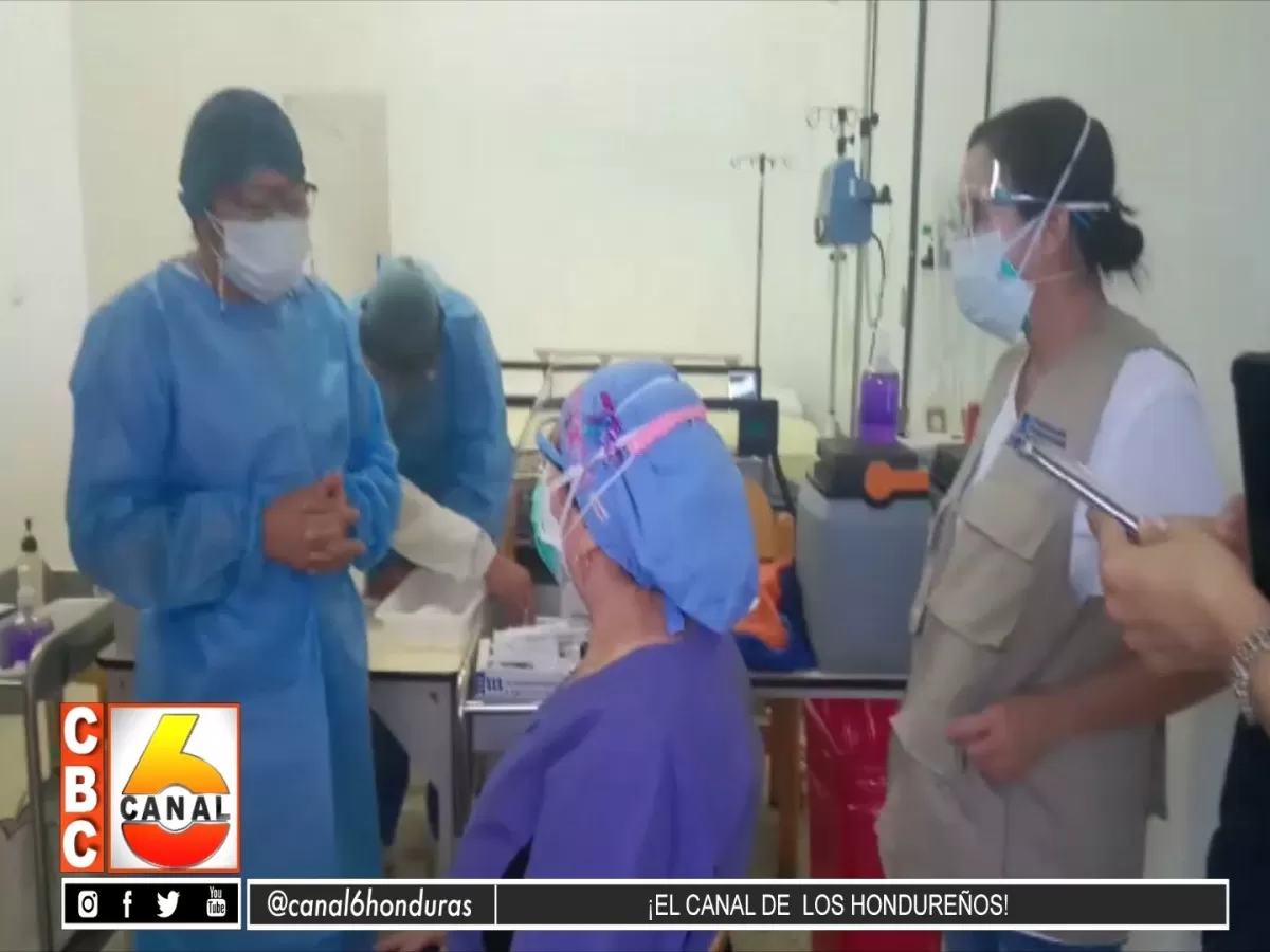 Aplican vacunas contra Covid-19 a personal de Hospital del Sur
