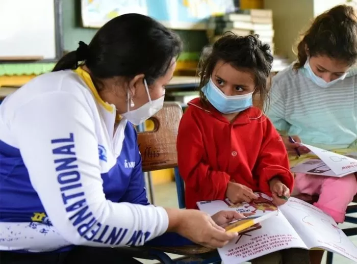 Incierto futuro para miles de niños y niñas hondureños a 3 meses del paso de Eta y Iota