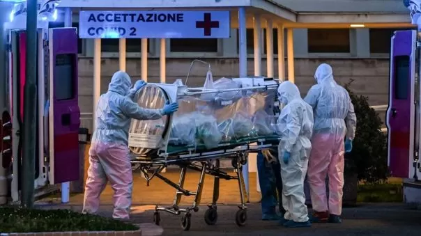 Italia avanza hacia las 90 000 muertes por COVID-19 tras sumar casi 500 en el último día