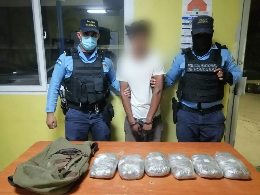 Policías preventivos capturan a sujeto en posesión de seis libras de marihuana