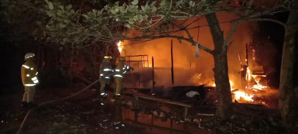 Solo perdidas materiales dejó incendio en la colonia Montecristo en La Ceiba