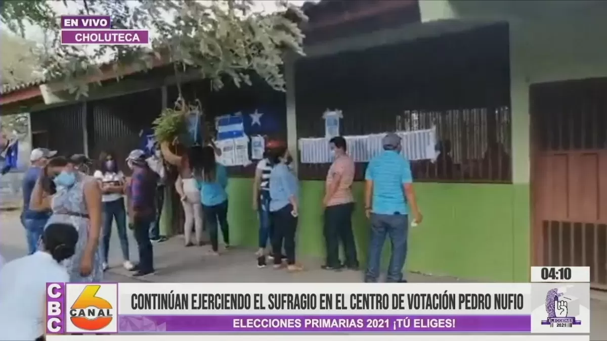 Continúan ejerciendo el sufragio en el centro de votación Pedro Nufio