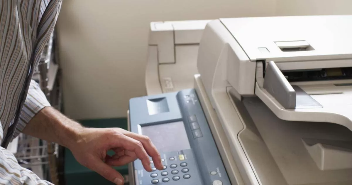 Entregan fotocopiadoras e impresoras a la direccion departamental de educación de Santa Bárbara