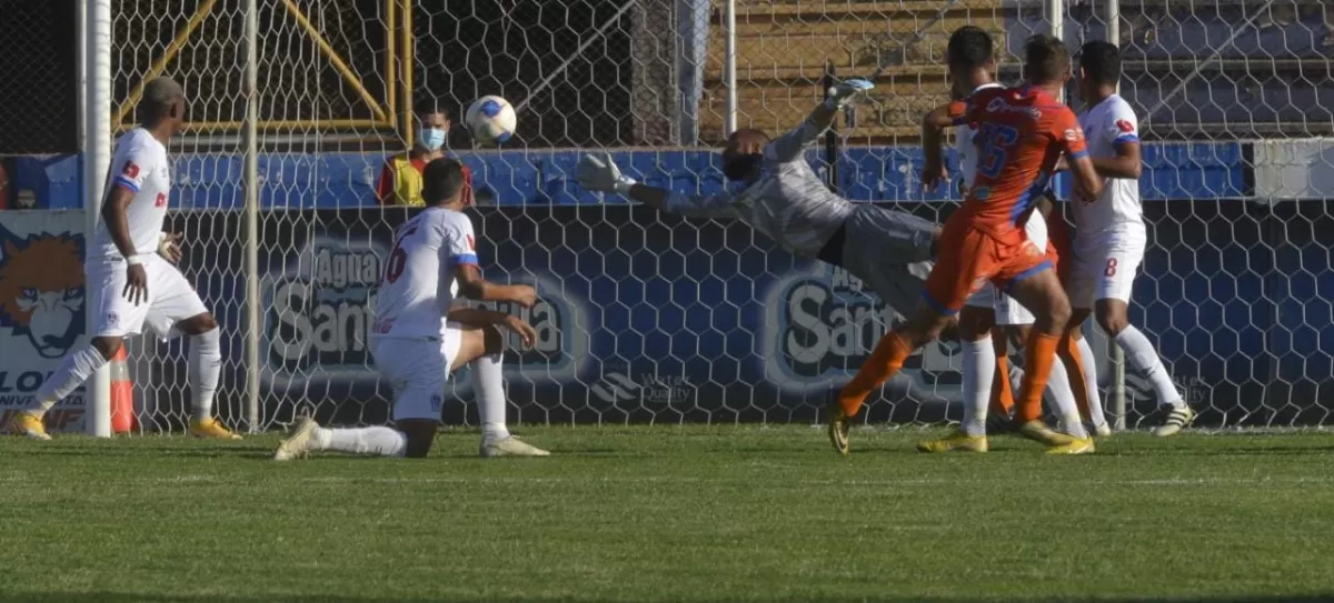 Olimpia pierde invicto 2-1 contra UPNFM y solicita no jugar contra Motagua el domingo
