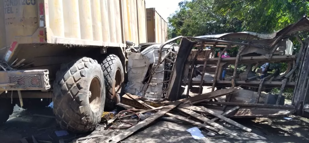 Se reporta accidente entre camiones en carretera CA-5 frente a Zip Villanueva