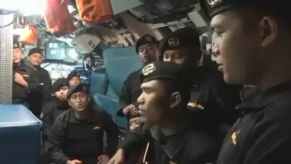 Causa conmoción video de marineros cantando en submarino hundido en Indonesia