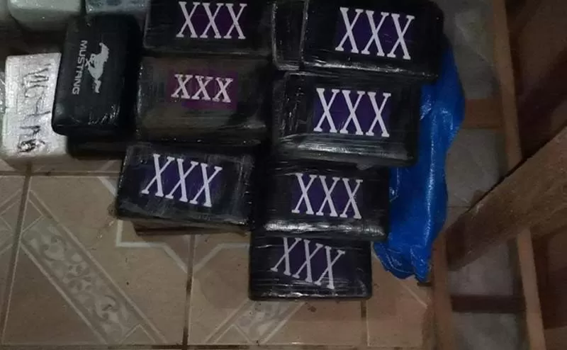 Decomisan cargamento de droga con la marca “xxx” en Colón