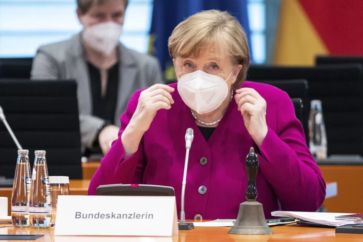 Merkel tomará control de la lucha contra la pandemia en estados alemanes