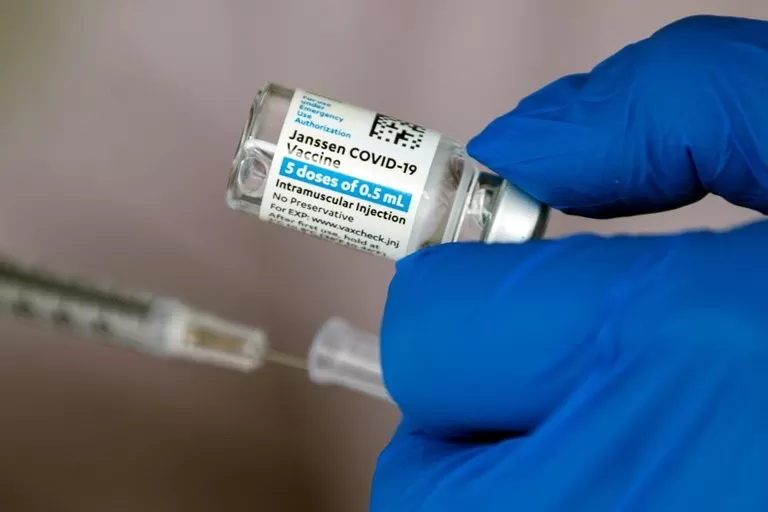 Recomendaron reanudar la vacunación con las dosis de Johnson & Johnson
