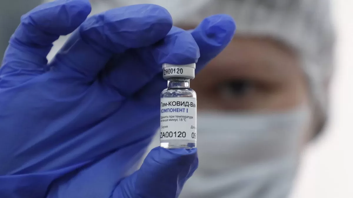 Rusia registra segunda vacuna contra el coronavirus que promete una eficacia del 94%