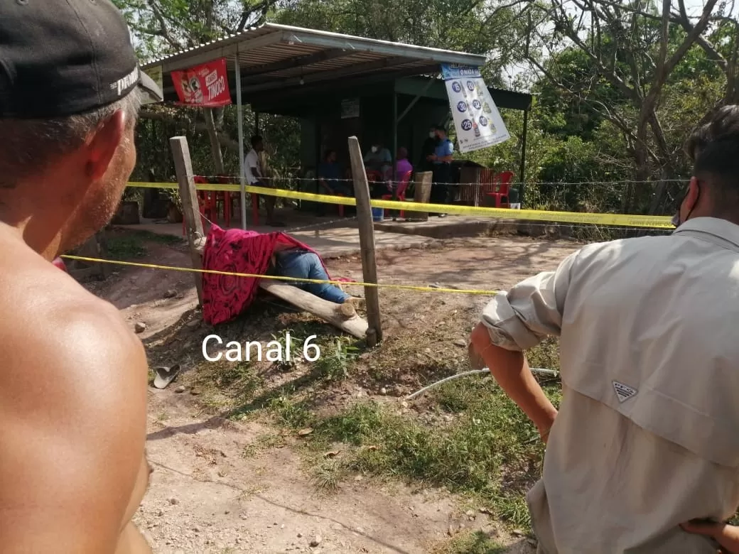 #ÚLTIMAHORA De varios impactos de bala acribillan a un hombre de nombre Víctor Hugo Castellanos en Zacapa, Santa Bárbara.