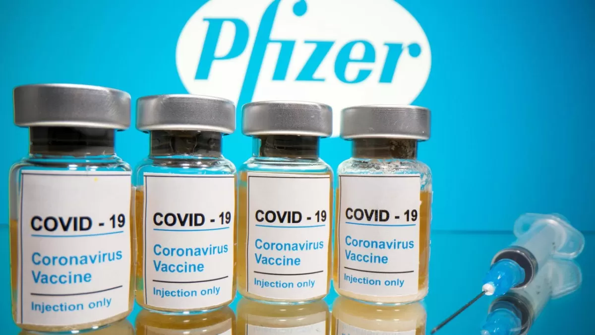 Vacuna de Pfizer necesitará una tercera dosis para reforzar inmunidad
