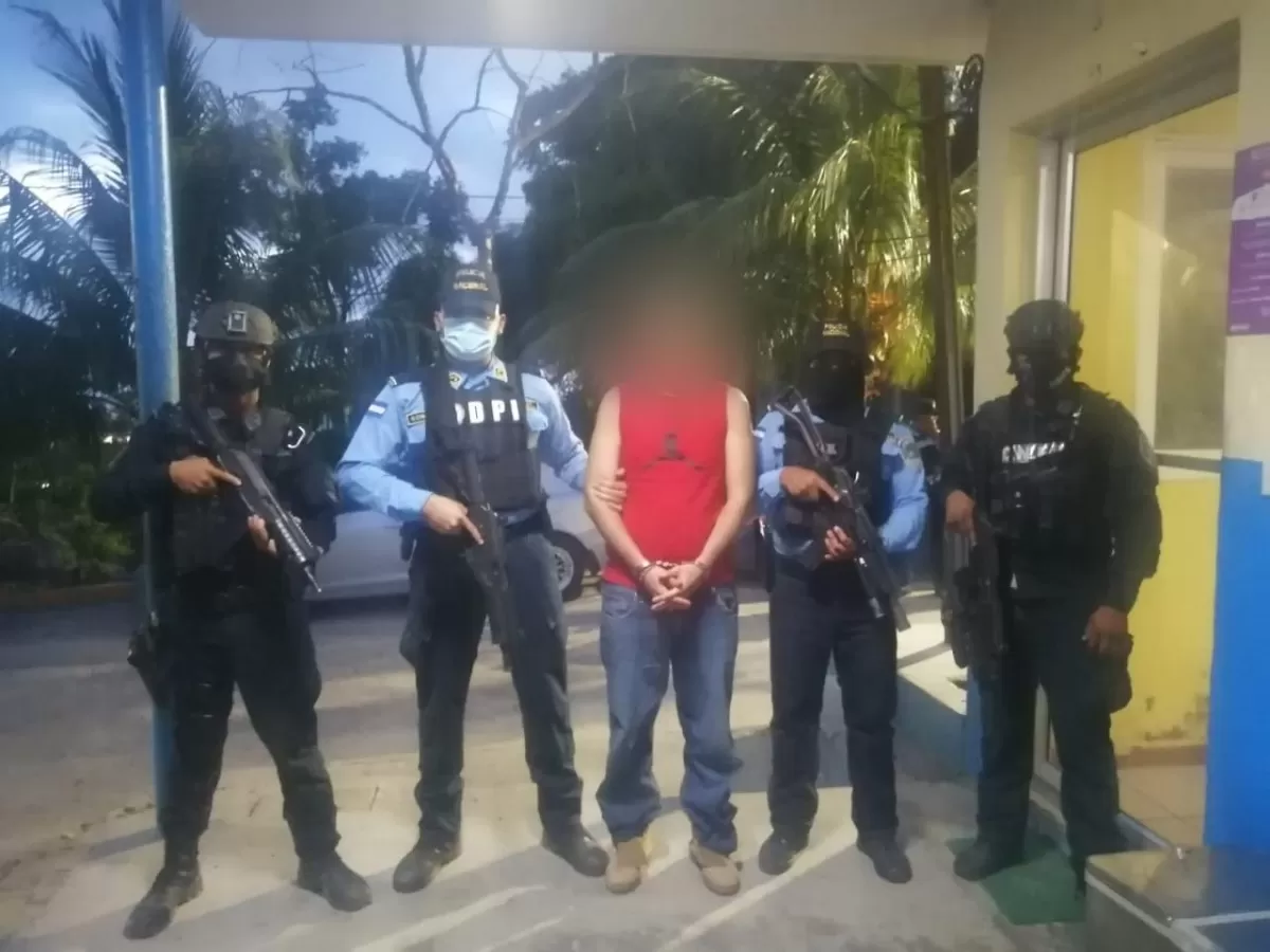 En posesión de droga y un fusil AR-15 capturaron un supuesto miembro de la MS-13 en Atlántida