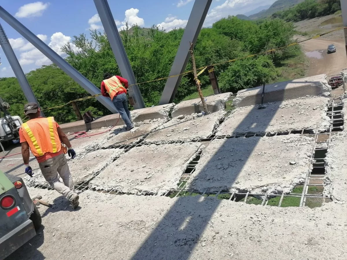 Inicia demolición de la losa del Puente Guacirope