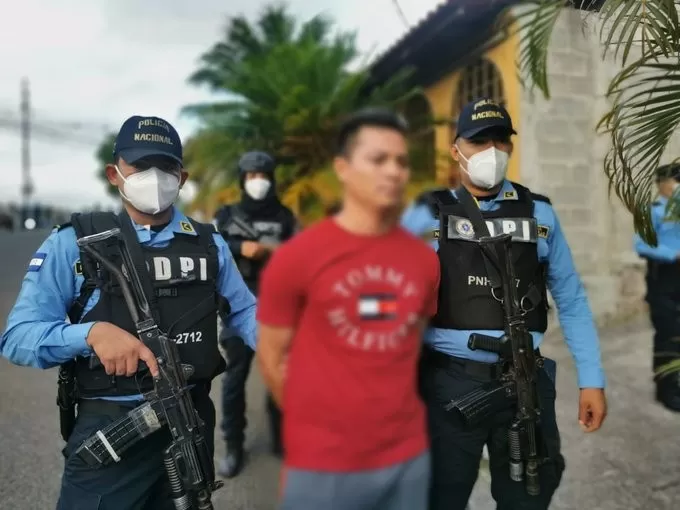 Prisión preventiva para expolicía señalado de asesinar a dos policías en la colonia Cerro Grande de Tegucigalpa