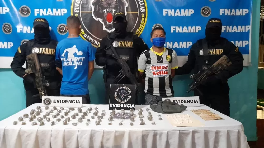 El Guayo y El Persi, son detenidos por agentes de la FNAMP en La Ceiba