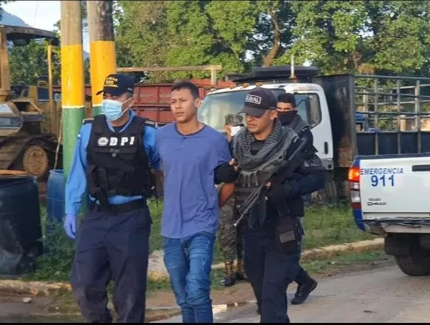 Hombre de 20 años identificado como Javier Edgardo Chicas Trochez es detenidos en Yoro, Yoro