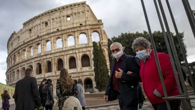 Italia y España anuncian que el uso de la mascarilla dejará de ser obligatorio