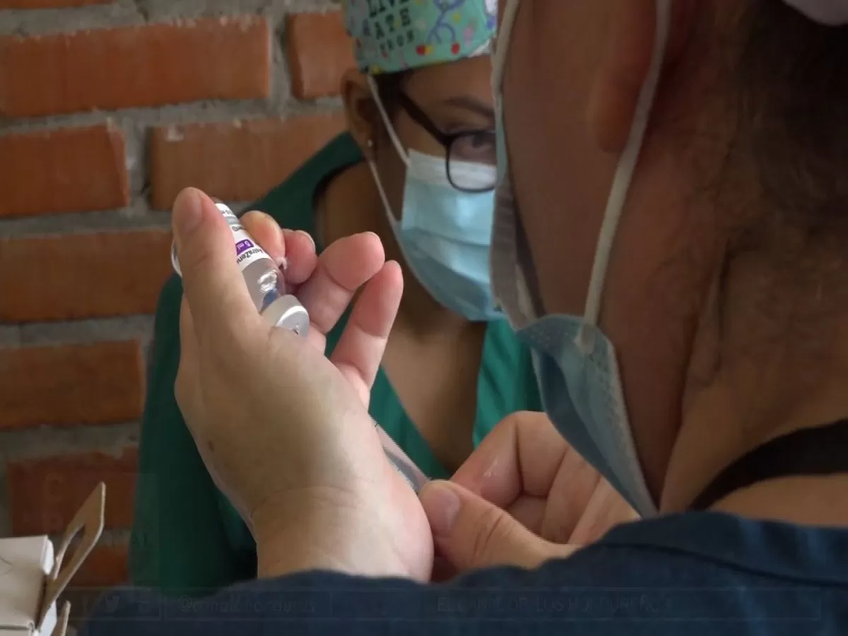 Ser vacunados en hospitales piden personas viviendo con VIH