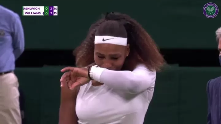 Serena Williams se lesiona y se retira llorando de Wimbledon