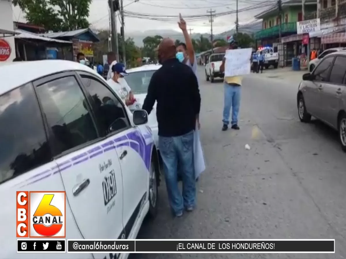 Taxistas en Puerto Cortes se suman al paro nacional