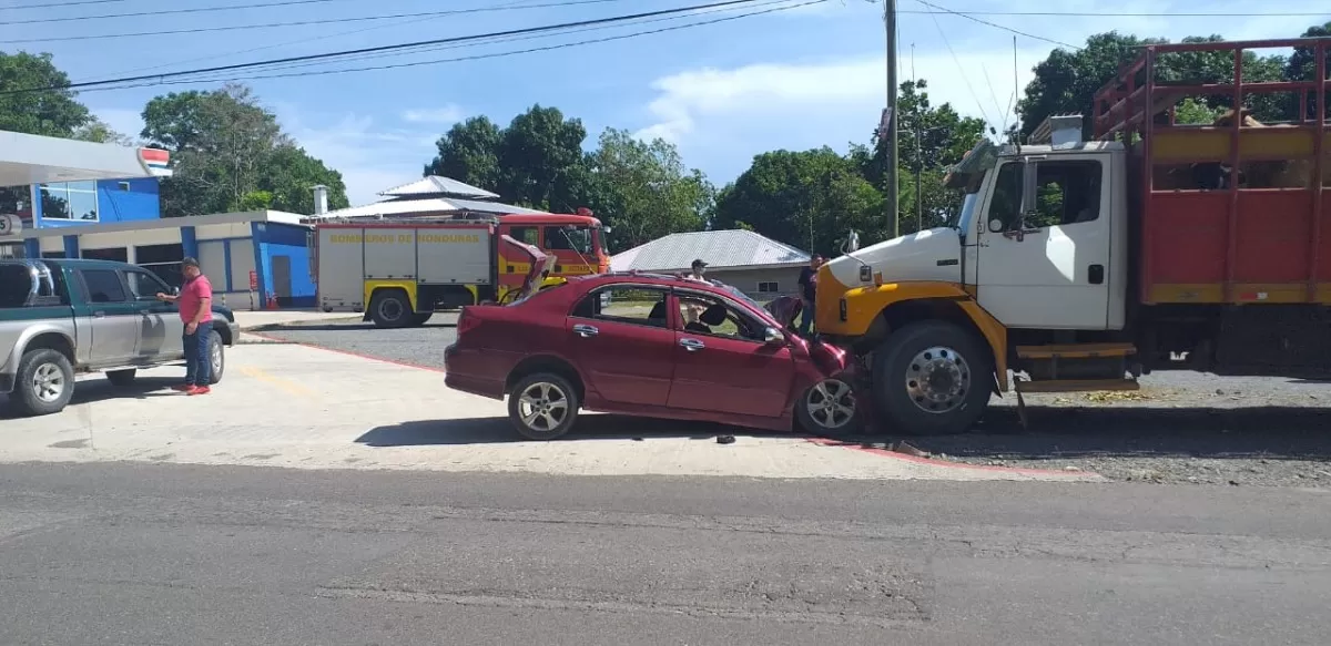 Accidente vehicular deja varias personas heridas en Jutiapa, Atlántida