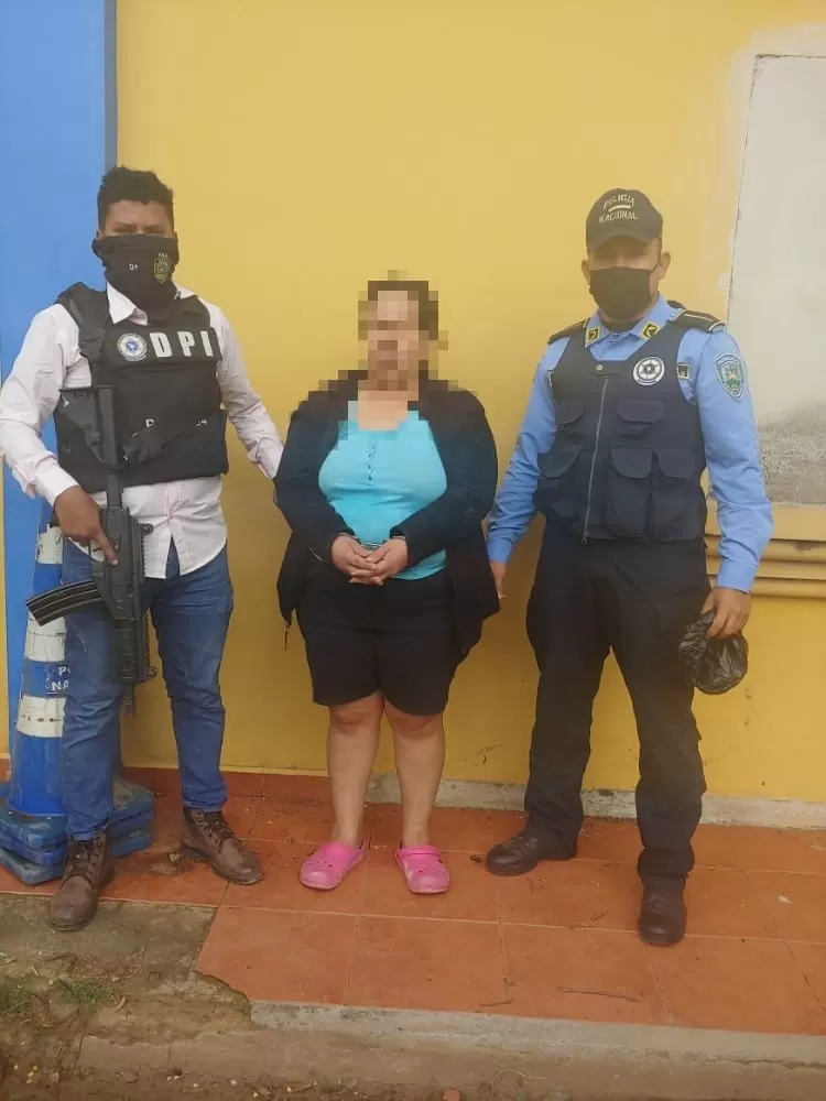 Fémina es detenida en posesión de supuesta droga en Olancho