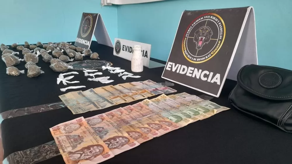 FNAMP detiene a vendedores de droga para la pandilla 18, en barrio La Isla de La Ceiba