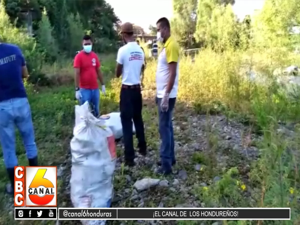 Pobladores emprenden por su cuenta limpieza del Rio Juticalpa