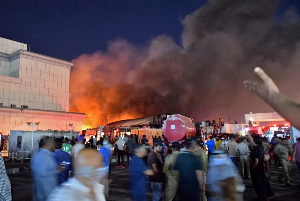 Se incendia hospital para pacientes de covid-19 en Irak