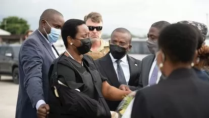 Situación de la primera dama de Haití, al sobrevivir al ataque en donde su esposo fue asesinado