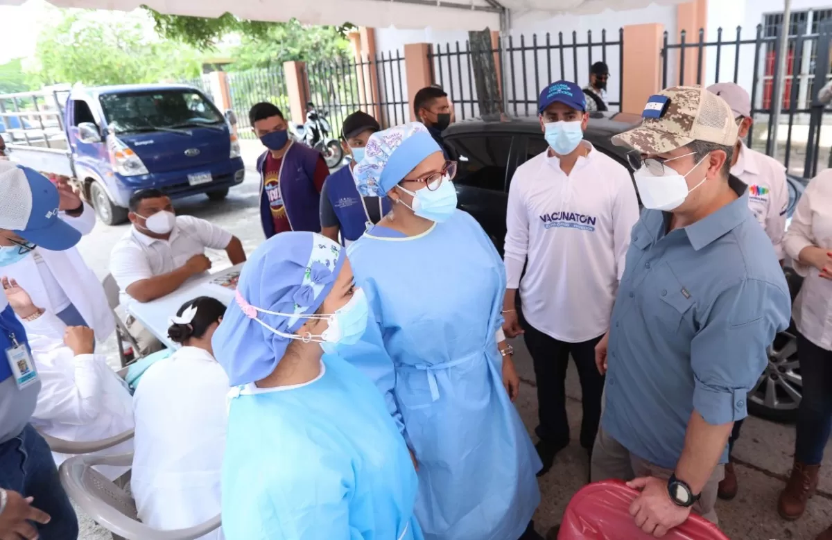 Contra la covid-19: Presidente Hernández anuncia que hoy lunes comienza vacunación de mujeres embarazadas