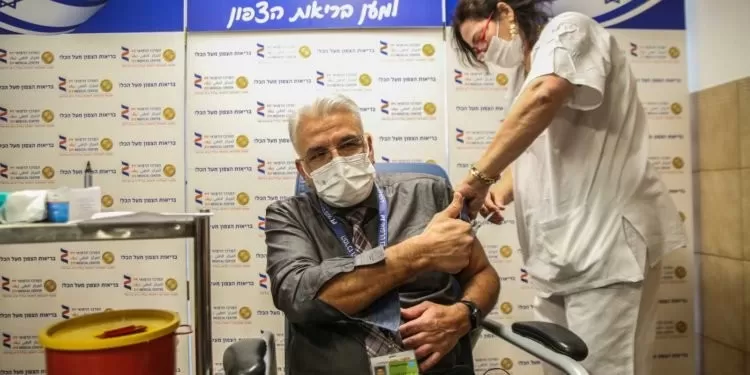 Israel ofrecerá la tercera vacuna contra el COVID a menores de 60 años desde la próxima semana