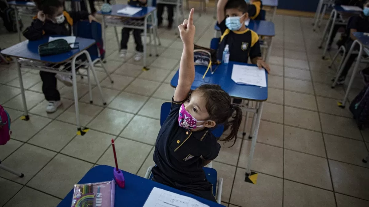 México anuncia vuelta a clases presenciales pese a máximo riesgo en pandemia