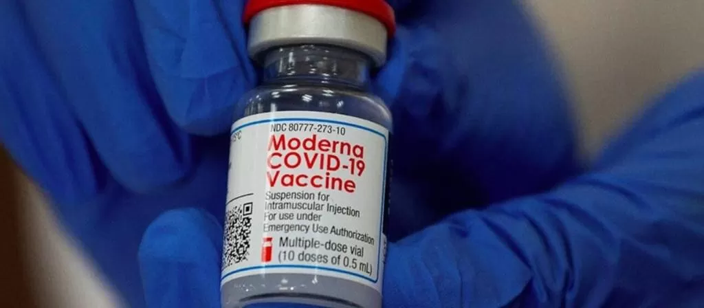 Moderna confirmó que será necesaria una tercera dosis de su vacuna contra la COVID-19