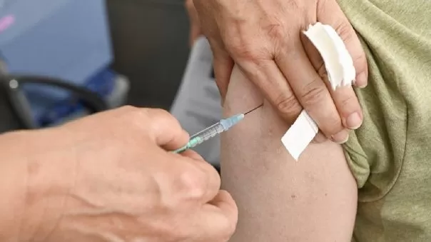 Salud prioriza aplicación del segundo componente de la vacuna Sputnik V a adultos mayores