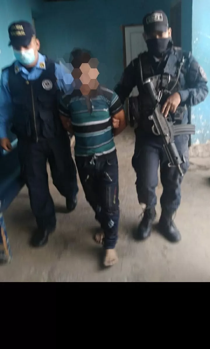 Agentes policiales detienen a sujeto por el delito de asesinato en Colón
