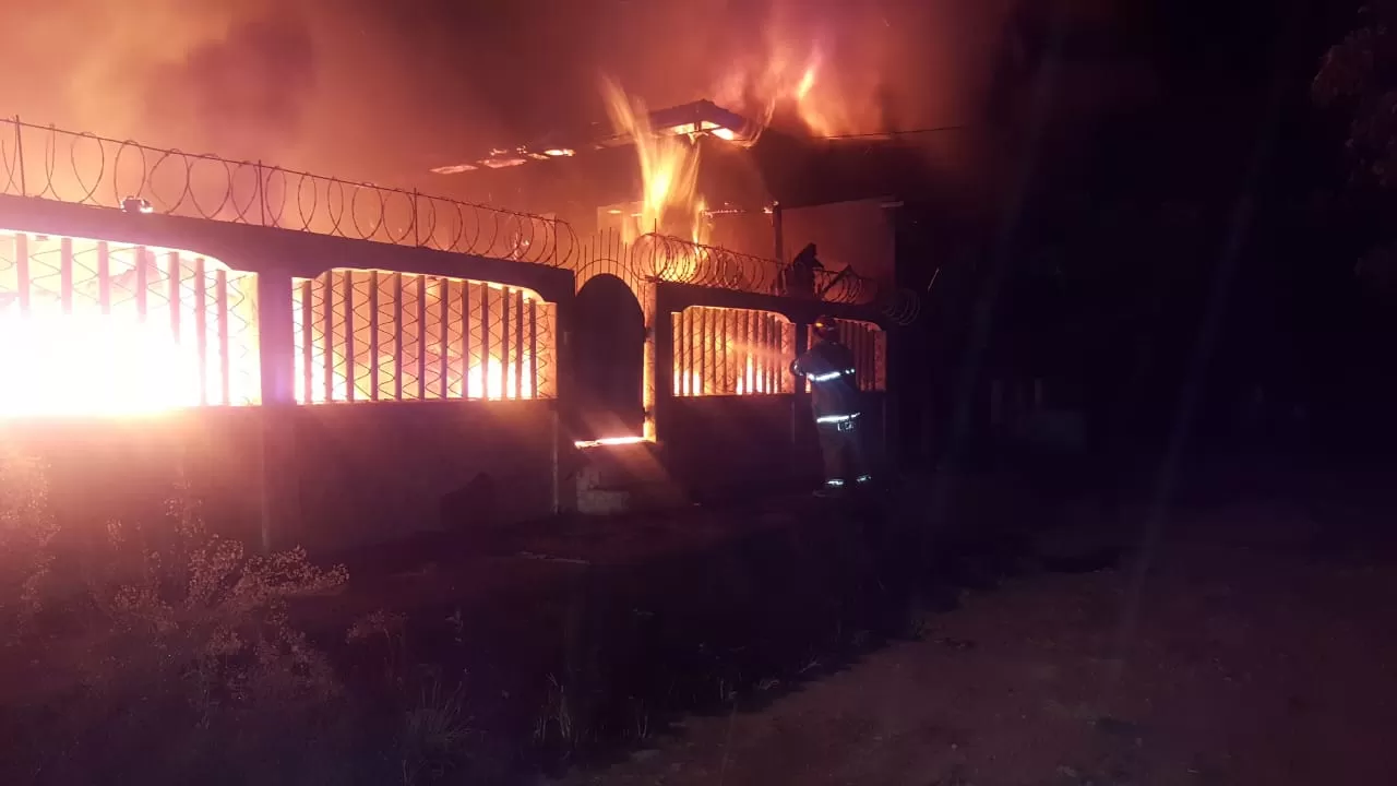 Fuerte incendio se reporto en Tela, Atlántida