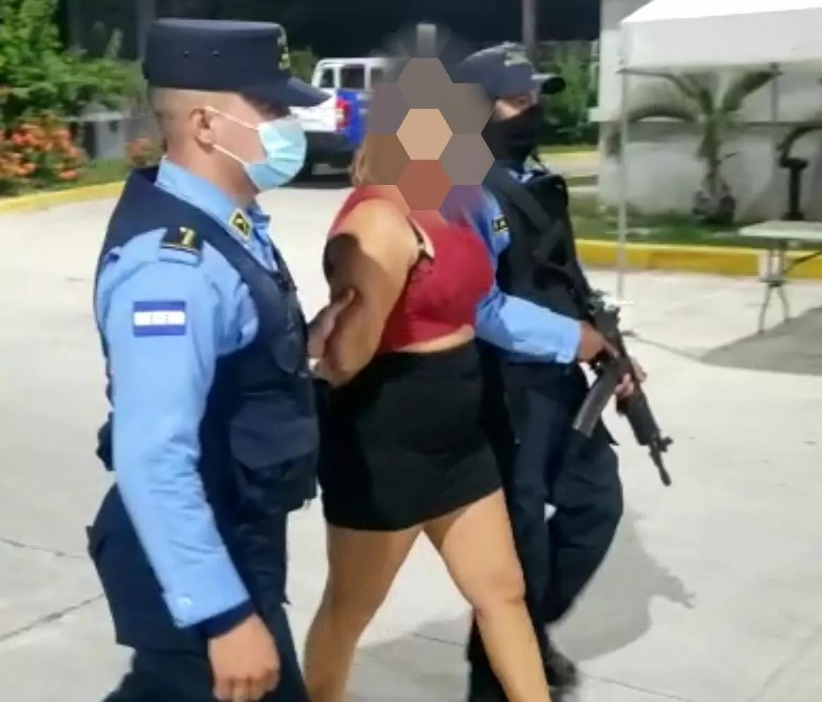 Mujer de 33 años es arrestada por tráfico de drogas