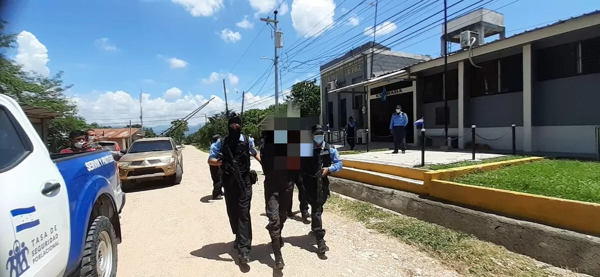 Policías penitenciarios  capturados por tráfico de drogas agravado en La Paz