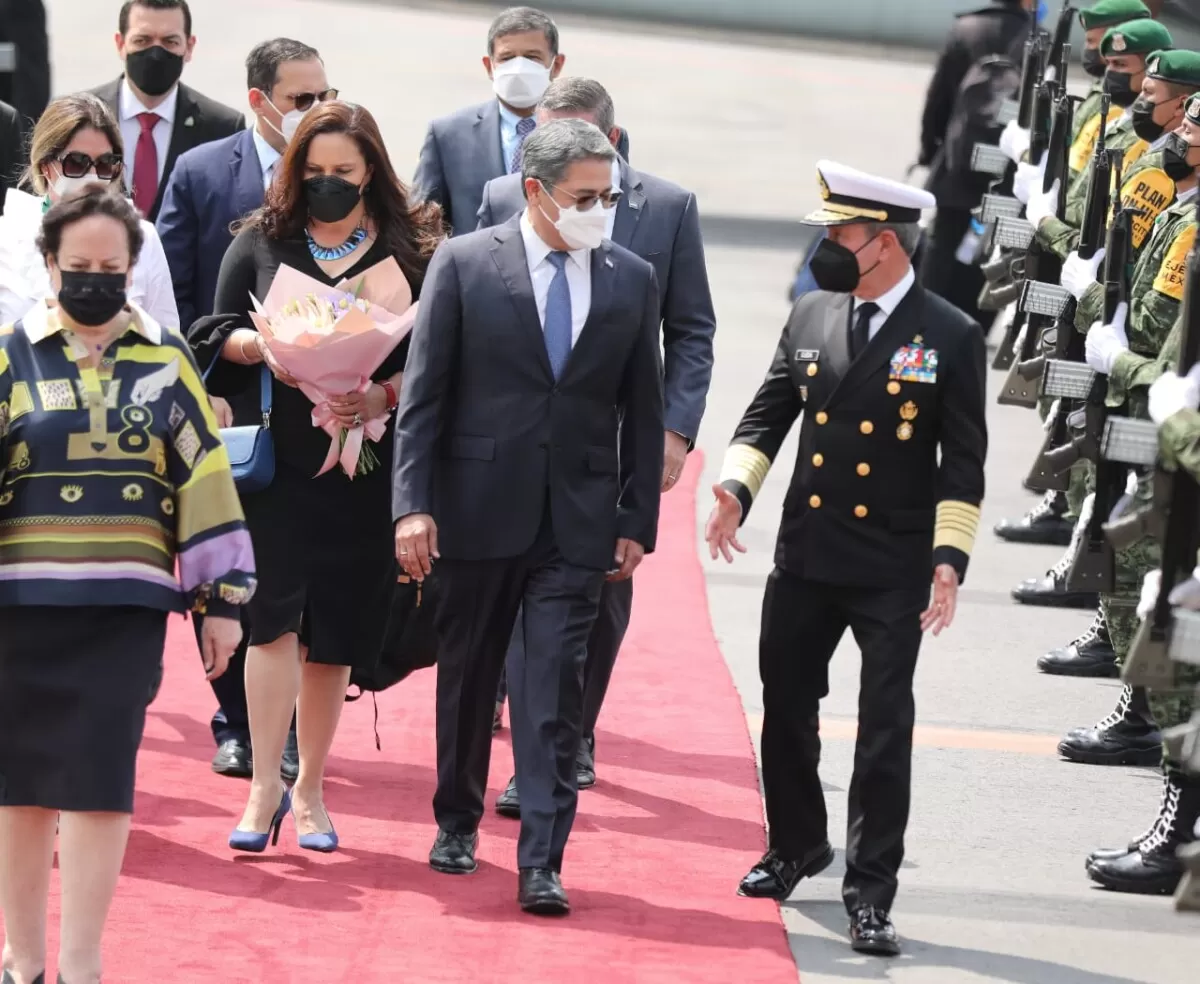 Presidente Hernández llega a México para participar en la Cumbre de la Celac 