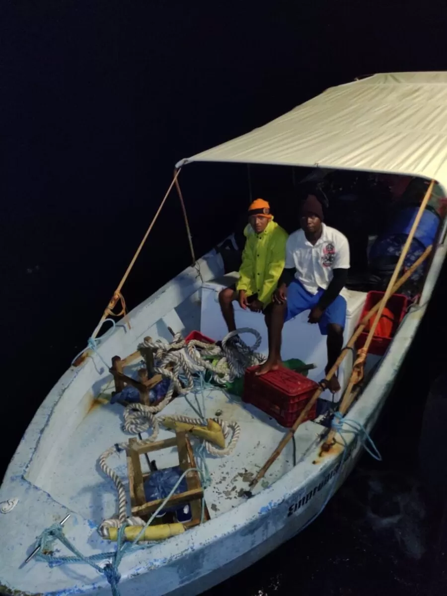 Rescatan a dos personas que habían naufragado en el mar Caribe