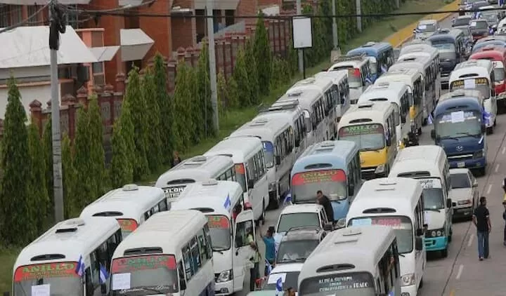 Transportistas hondureños anuncian paro de labores a nivel nacional para mañana martes