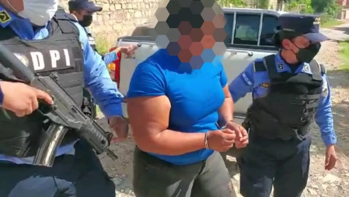 Con envoltorios de supuesta droga fue detenida fémina en Copán