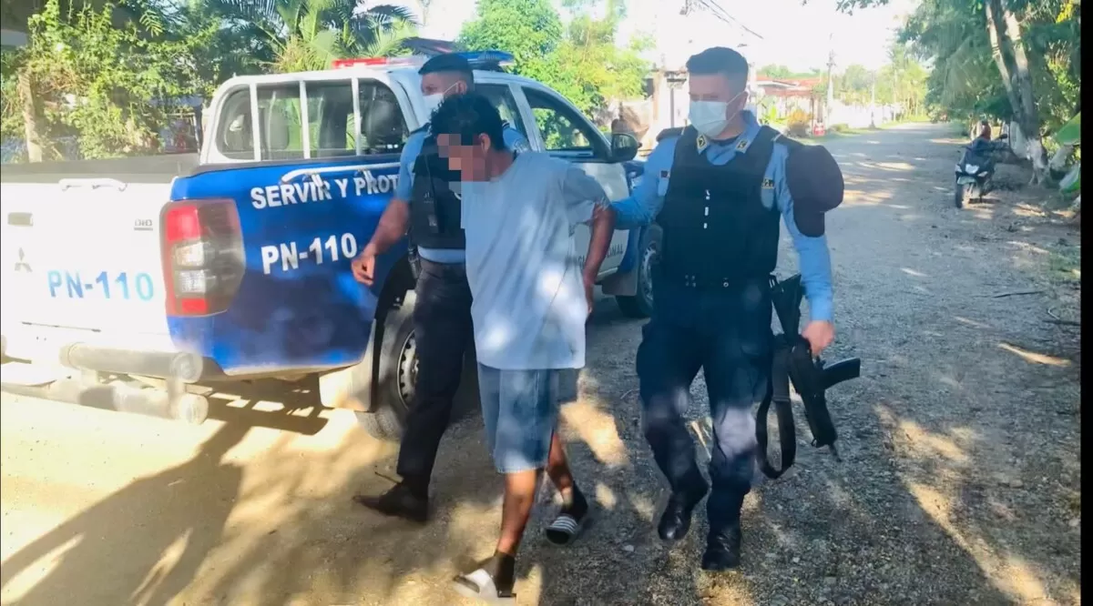 Guatemalteco que habría asaltado a dos personas es detenido por la Policía Nacional